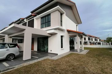 (CORNER LOT) 2 Storey Terrace Viola Alam Impian, Shah Alam