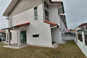 (CORNER LOT) 2 Storey Terrace Viola Alam Impian, Shah Alam