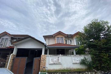 (FULLY FURNISHED) Renovated 2 Storey Semi-D Lorong Azzaharah, Puncak Alam