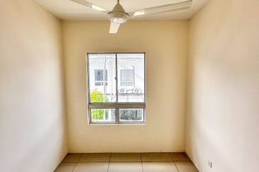 (WELL KEPT UNIT) 2 Storey Irama Perdana LBS Alam Perdana, Puncak Alam 