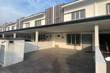 (WELL KEPT UNIT) 2 Storey Irama Perdana LBS Alam Perdana, Puncak Alam 