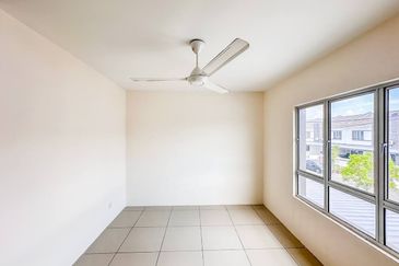 (WELL KEPT UNIT) 2 Storey Irama Perdana LBS Alam Perdana, Puncak Alam 