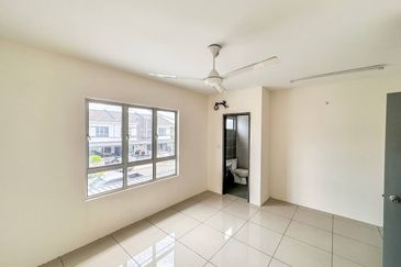 (WELL KEPT UNIT) 2 Storey Irama Perdana LBS Alam Perdana, Puncak Alam 