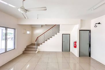 (WELL KEPT UNIT) 2 Storey Irama Perdana LBS Alam Perdana, Puncak Alam 