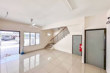 (WELL KEPT UNIT) 2 Storey Irama Perdana LBS Alam Perdana, Puncak Alam 