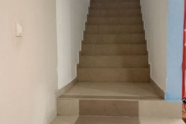 (FULLY EXTENDED) RENOVATED 2 Storey SEMI-D Cluster Taman Desiran Bayu Puchong