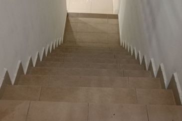 (FULLY EXTENDED) RENOVATED 2 Storey SEMI-D Cluster Taman Desiran Bayu Puchong