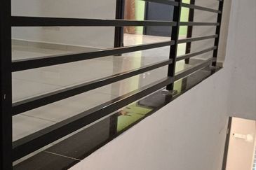 (FULLY EXTENDED) RENOVATED 2 Storey SEMI-D Cluster Taman Desiran Bayu Puchong