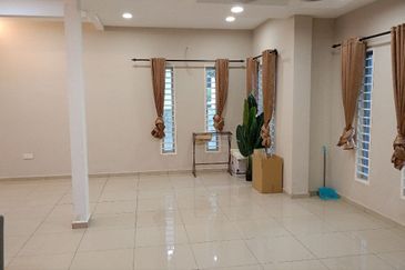 (FULLY EXTENDED) RENOVATED 2 Storey SEMI-D Cluster Taman Desiran Bayu Puchong