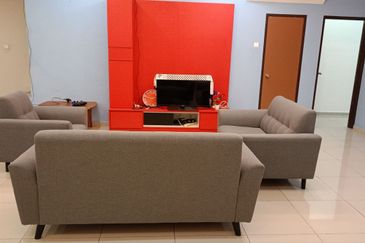 (FULLY EXTENDED) RENOVATED 2 Storey SEMI-D Cluster Taman Desiran Bayu Puchong