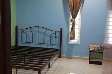 (FULLY EXTENDED) RENOVATED 2 Storey SEMI-D Cluster Taman Desiran Bayu Puchong