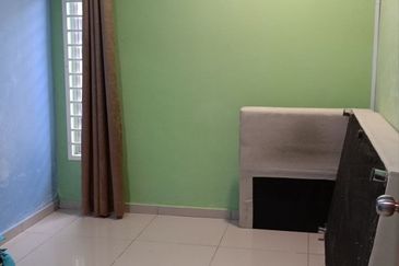 (FULLY EXTENDED) RENOVATED 2 Storey SEMI-D Cluster Taman Desiran Bayu Puchong