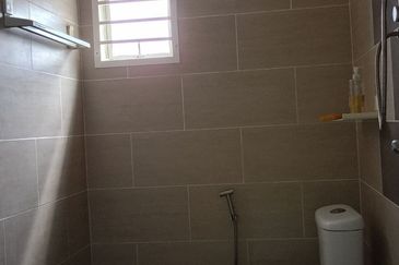 (FULLY EXTENDED) RENOVATED 2 Storey SEMI-D Cluster Taman Desiran Bayu Puchong