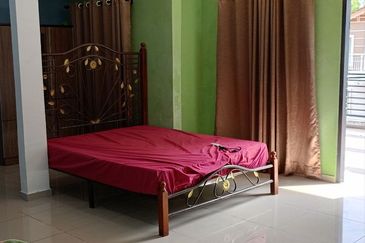 (FULLY EXTENDED) RENOVATED 2 Storey SEMI-D Cluster Taman Desiran Bayu Puchong