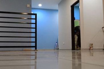 (FULLY EXTENDED) RENOVATED 2 Storey SEMI-D Cluster Taman Desiran Bayu Puchong