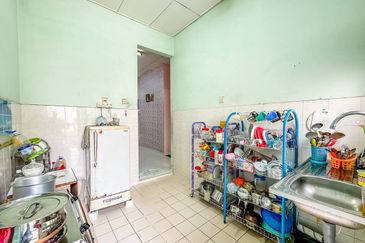 (FREEHOLD) Single Storey Terrace,  Garden Avenue, Seremban 2