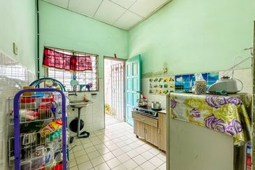 (FREEHOLD) Single Storey Terrace,  Garden Avenue, Seremban 2