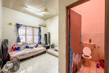 (FREEHOLD) Single Storey Terrace,  Garden Avenue, Seremban 2