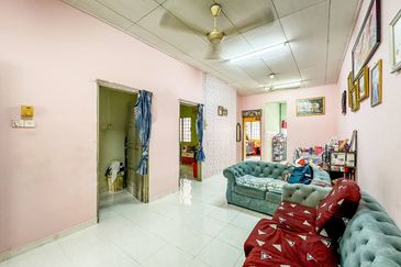 (FREEHOLD) Single Storey Terrace,  Garden Avenue, Seremban 2