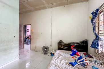 (FREEHOLD) Single Storey Terrace,  Garden Avenue, Seremban 2