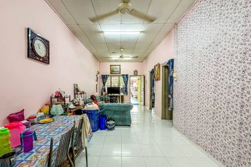 (FREEHOLD) Single Storey Terrace,  Garden Avenue, Seremban 2