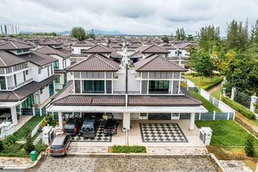 (FACING OPEN) Semi-D Double Storey, Tenderfield Eco Majestic, Semenyih