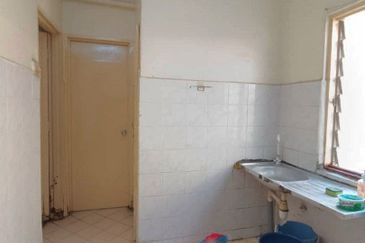 (GOOD LOCATION) Flat PKNS Seksyen 7, Shah Alam