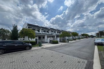 (FACING OPEN) Fully Furnished 2 Storey Endlot Cradleton @ Eco Majestic, Semenyih