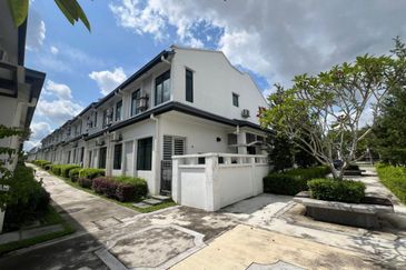 (FACING OPEN) Fully Furnished 2 Storey Endlot Cradleton @ Eco Majestic, Semenyih