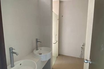 (GATED GUARDED) Well Maintained 2 Storey Semi-D Puncak Bestari, Puncak Alam