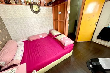 (FACING OPEN) Renovated 2 Storey Terrace Seksyen 19 Shah Alam