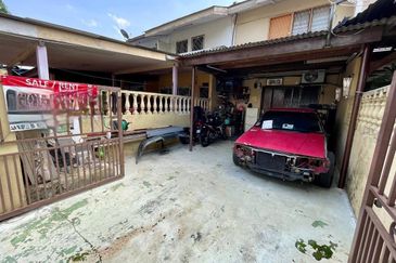 (FACING OPEN) Renovated 2 Storey Terrace Seksyen 19 Shah Alam