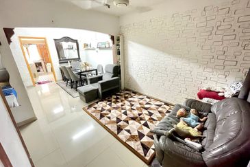 (FACING OPEN) Renovated 2 Storey Terrace Seksyen 19 Shah Alam