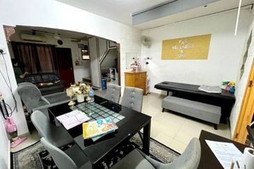 (FACING OPEN) Renovated 2 Storey Terrace Seksyen 19 Shah Alam