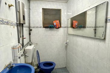 (FACING OPEN) Renovated 2 Storey Terrace Seksyen 19 Shah Alam