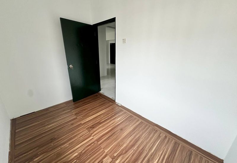 Sri Puteri (Earls Court), Ukay Perdana