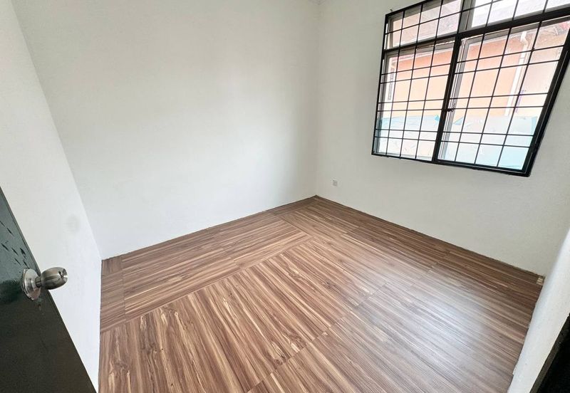 Sri Puteri (Earls Court), Ukay Perdana