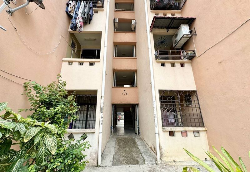 Sri Puteri (Earls Court), Ukay Perdana