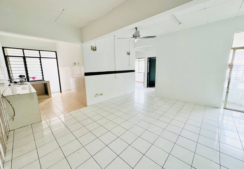 Sri Puteri (Earls Court), Ukay Perdana