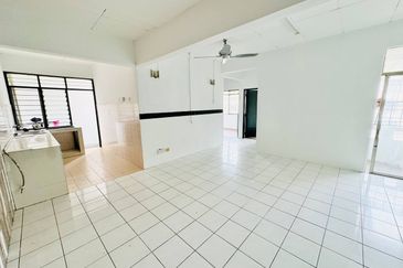 Sri Puteri (Earls Court), Ukay Perdana