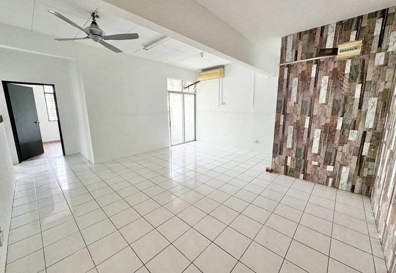 Sri Puteri (Earls Court), Ukay Perdana