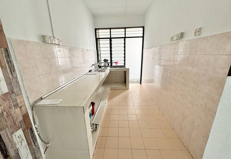 Sri Puteri (Earls Court), Ukay Perdana