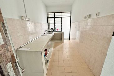 Sri Puteri (Earls Court), Ukay Perdana