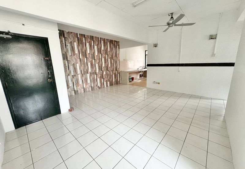 Sri Puteri (Earls Court), Ukay Perdana