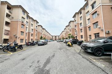 Sri Puteri (Earls Court), Ukay Perdana