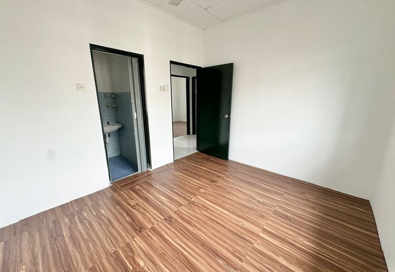 Sri Puteri (Earls Court), Ukay Perdana