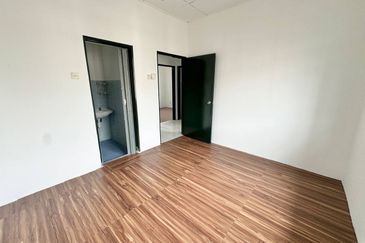 Sri Puteri (Earls Court), Ukay Perdana