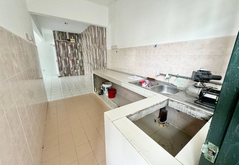 Sri Puteri (Earls Court), Ukay Perdana