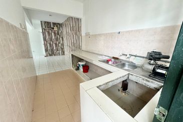 Sri Puteri (Earls Court), Ukay Perdana