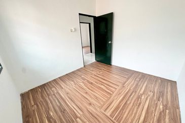 Sri Puteri (Earls Court), Ukay Perdana